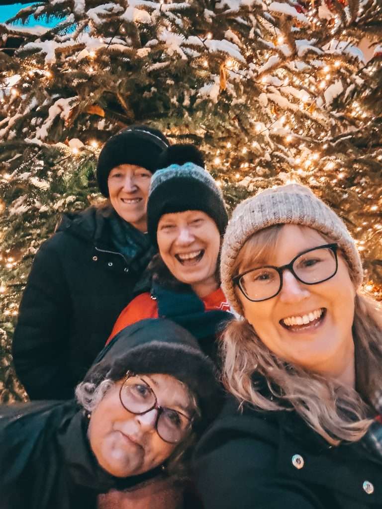Christmas streets and sparkling markets in Linz, adorned with festive lights, colorful decorations, and bustling holiday stalls creating a magical holiday atmosphere. Seeds of travel fun