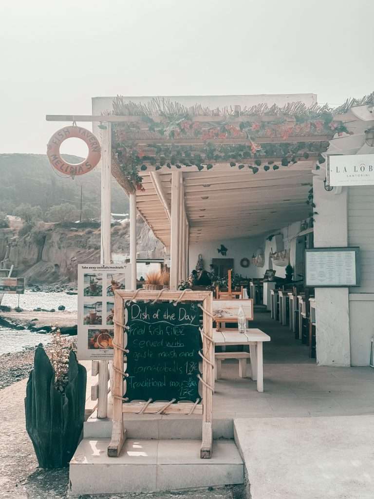 Melina's Tavern ambiance Santorini